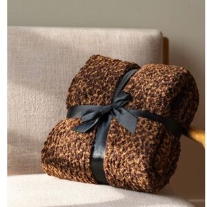 Jill Martin 60" X 70" Sherpa Throw Blanket-in Vintage Leopard - NEW